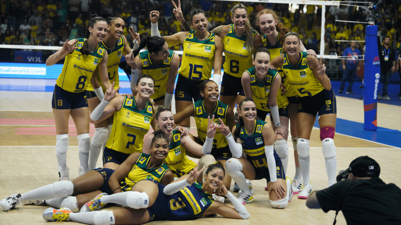 Jogadoras de vôlei da Seleção Brasileira (foto: Mauricio Val/FVImagem/CBV)