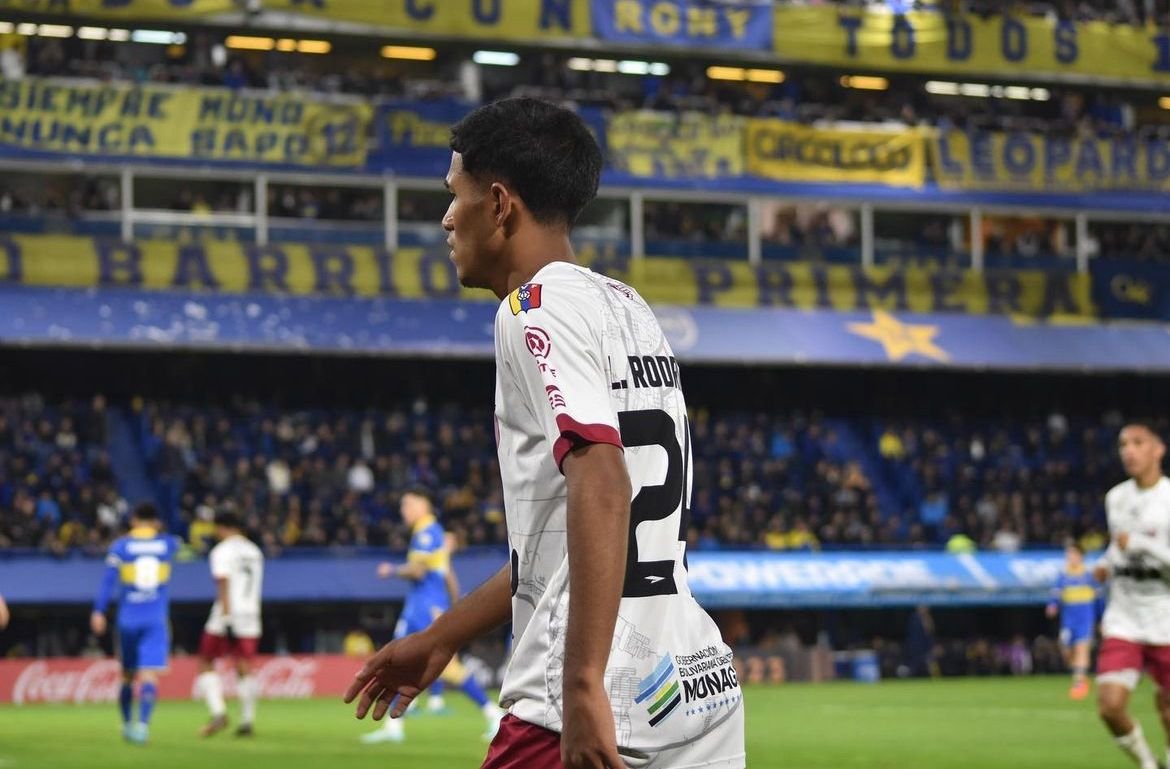 Leandro Rodríguez (hoje jogador do Atlético) em ação pelo Monagas, contra o Boca Juniors, na Libertadores (foto: Reprodução/Instagram)