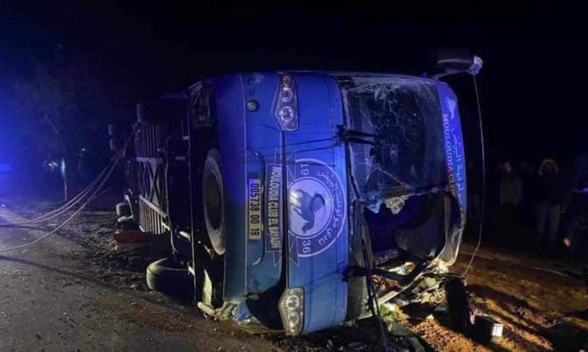Time do El Bayadh estava em ônibus que capotou (foto: Reprodução/Twitter Dzfoot)