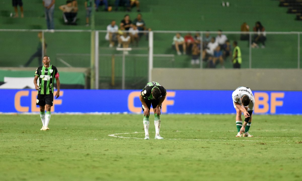 América em jogo contra o Coritiba (foto: Ramon Lisboa/EM/D.A Press)