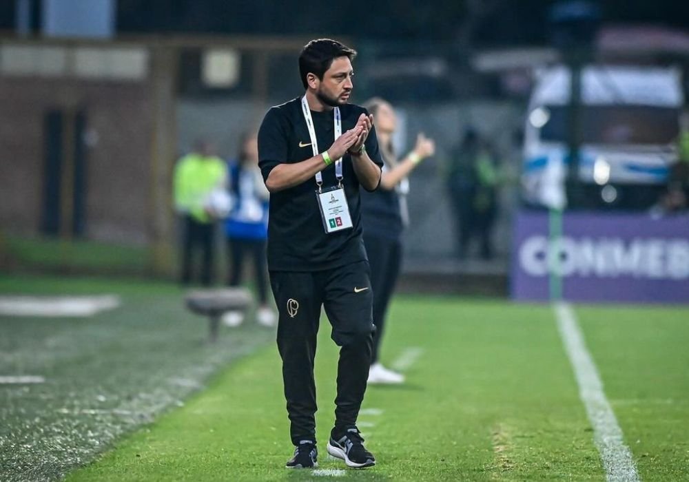 Arthur Elias no Corinthians (foto: Reprodução/Redes Sociais)