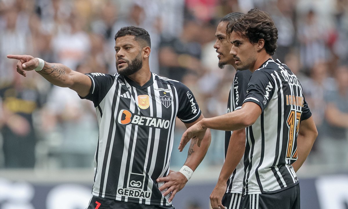 Hulk, Mauricio Lemos e Igor Gomes em jogo pelo Atlético na Arena MRV (foto: Pedro Souza/Atlético)