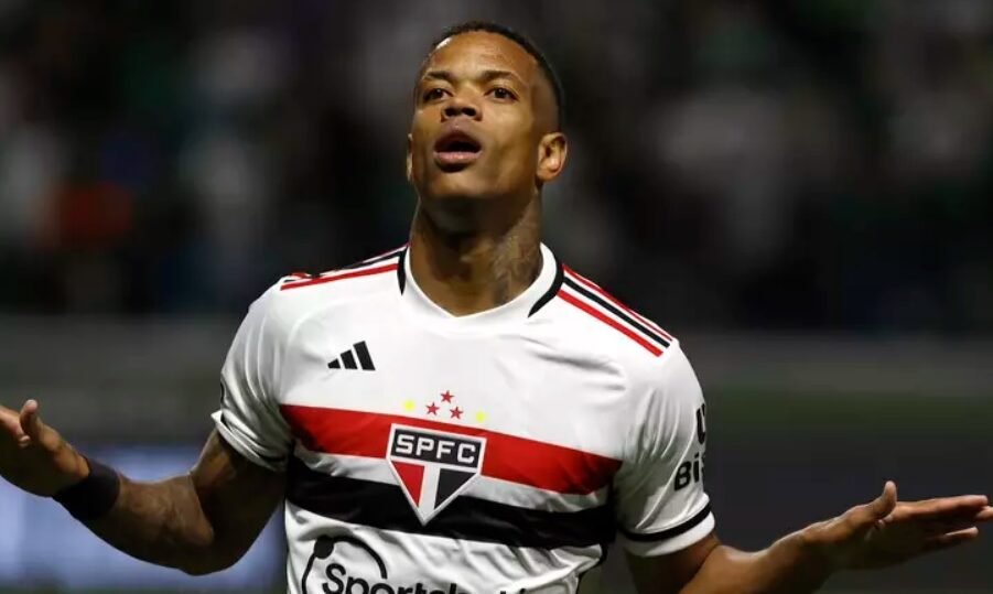 Caio Paulista com a camisa do São Paulo (foto: Divulgação/São Paulo)