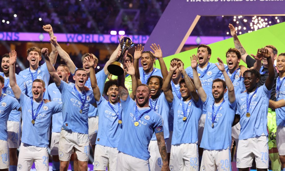 Manchester City ergueu a taça do Mundial de Clubes (foto: AFP)