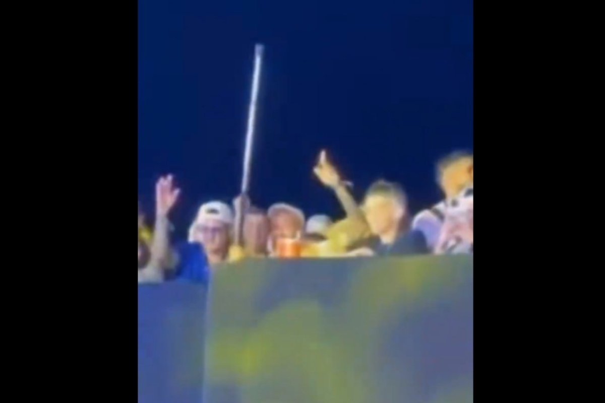 Neymar dançando em festa no cruzeiro (foto: Reprodução)