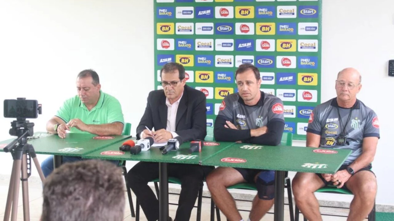 Coletiva de imprensa de apresentação do elenco do Uberlândia para a temporada 2024 (foto: Divulgação/Uberlândia)