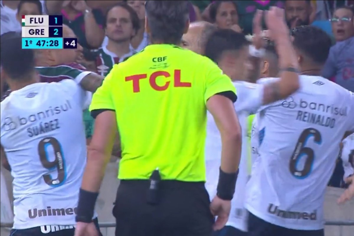 Confusão após o gol do Grêmio (foto: Reprodução / SporTV)