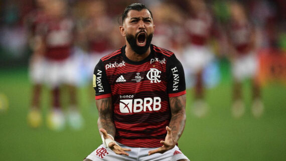 Gabigol, atacante do Flamengo, é desejo do Corinthians para 2024 (foto: CARL DE SOUZA/AFP)