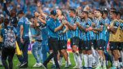 Jogadores do Grêmio comemoram vitória na Arena (foto: LUCAS UEBEL/GREMIO FBPA)