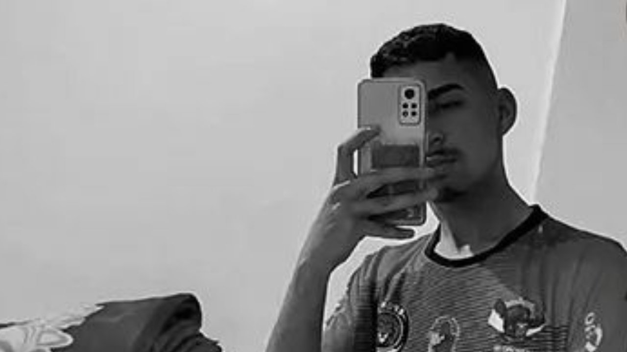 O jogador Erick Douglas Cordeiro, de 17 anos, morreu após acidente de trânsito (foto: Reprodução/Redes Sociais)