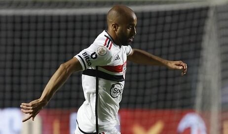 Lucas em ação durante jogo do São Paulo (foto: Rubens Chiri/São Paulo)