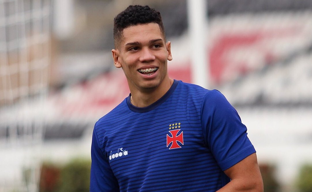 Revelado pelo Vasco, Paulinho defendeu o Cruzmaltino profissionalmente em 2017 e 2018 (foto: Divulgação/Vasco)