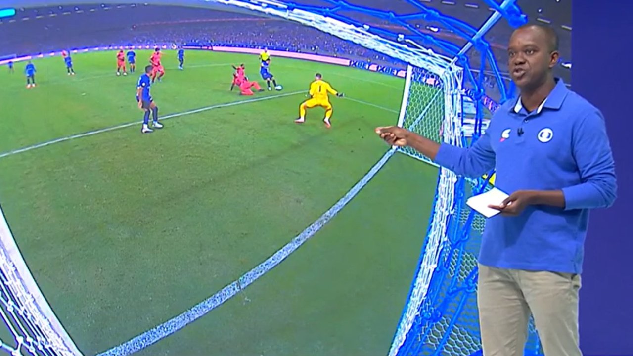 PC de Oliveira, comentarista de arbitragem do Grupo Globo, analisou lance polêmico em Cruzeiro x Athletico-PR (foto: Reprodução/Sportv)