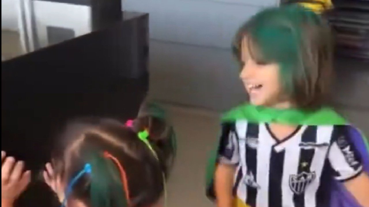 Ravi, filho de Alok, com a camisa do Atlético (foto: Reprodução/Instagram)