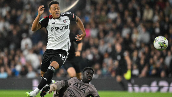 Rodrigo Muniz em ação pelo Fulham (foto: Glyn KIRK / AFP)