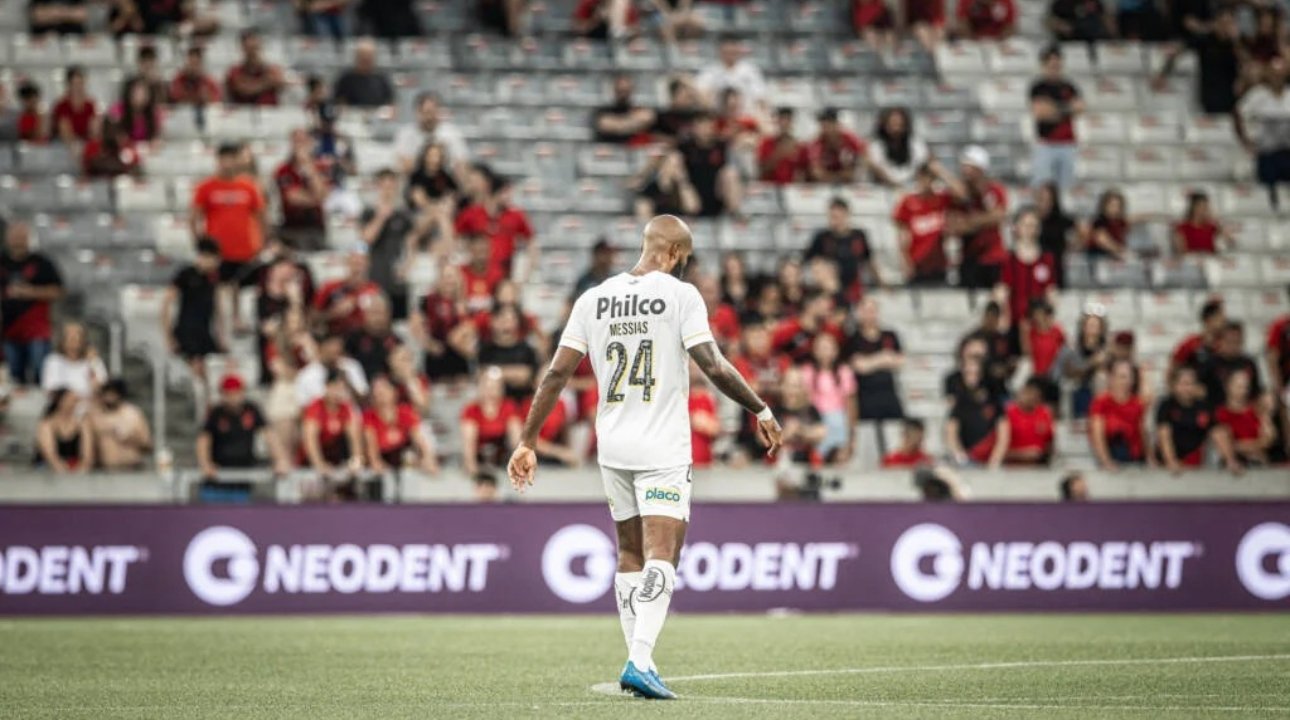 Athletico-PR e Santos pela 37ª rodada do Brasileiro (foto: Raul Baretta/Santos FC)