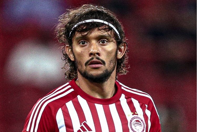 Scarpa em jogo pelo Olympiacos (foto: Reprodução/Rede social)
