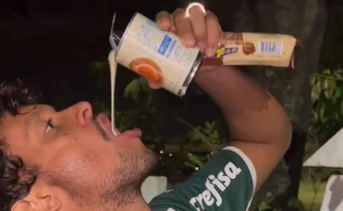 Scarpa viralizou nas redes sociais com biscoito recheado e leite condensado (foto: Reprodução/Instagram)