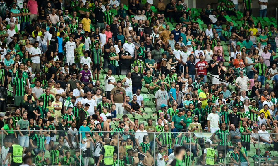 Torcida do América no Independência (foto: Mourão Panda / América)