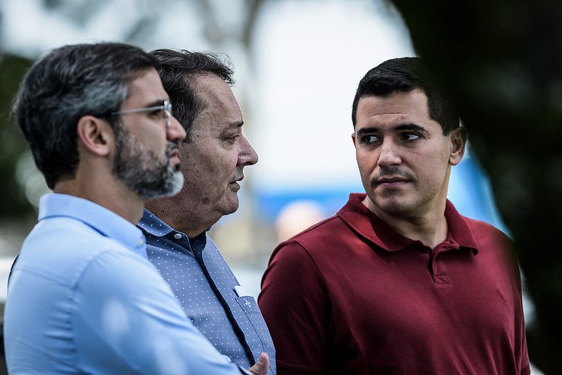 Pedro Lourenço ao lado de diretores do Cruzeiro (foto: Gustavo Aleixo/Cruzeiro)