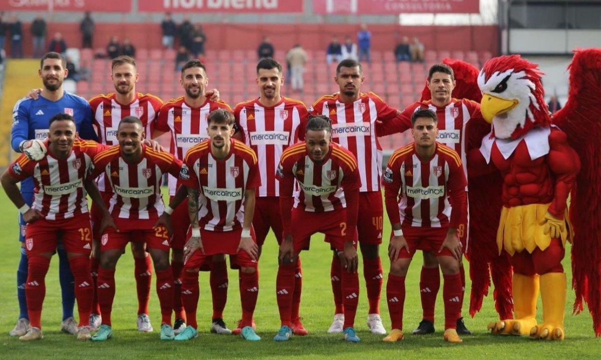 Time do AVS, de Portugal, perfilado (foto: Divulgação/AVS)