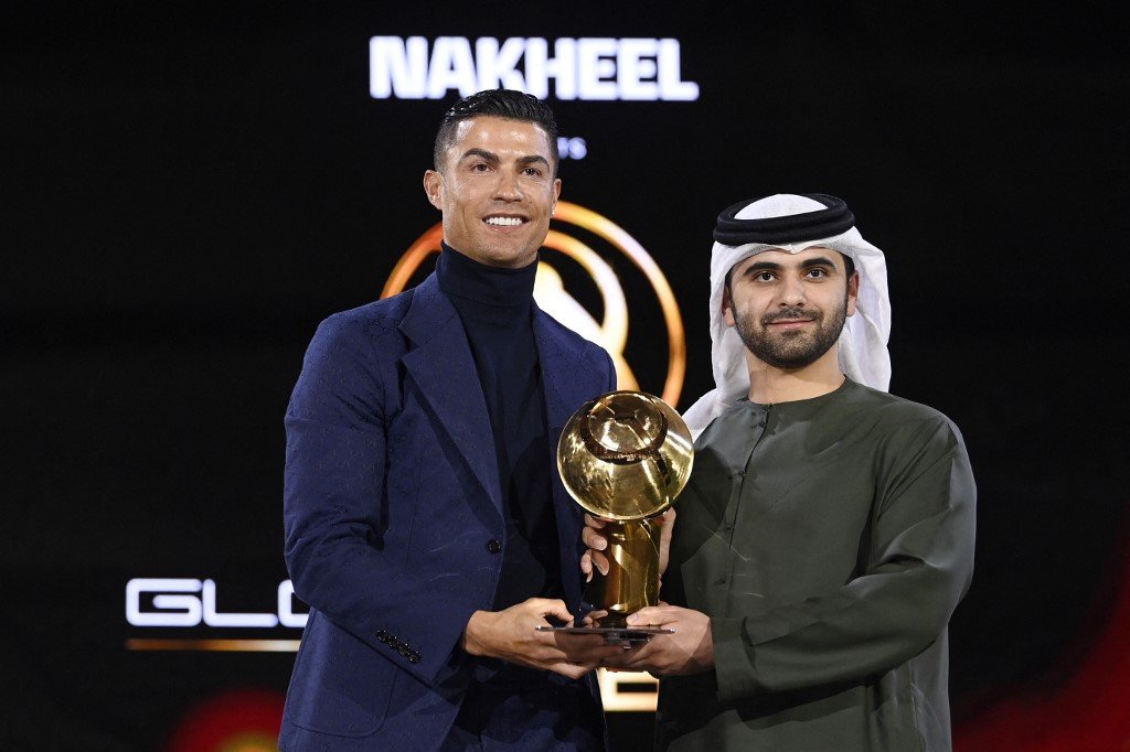 Cristiano Ronaldo levou prêmio no Dubai Globe Awards pela artilharia mundial em 2023 (foto: Fabio Ferrari/LaPresse/Dubai Globe Soccer Awards/AFP)
