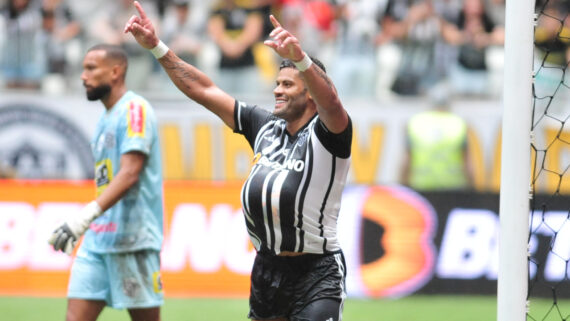 Hulk comemorando gol contra o Democrata-GV (foto: Alexandre Guzanshe/EM D.A Press)