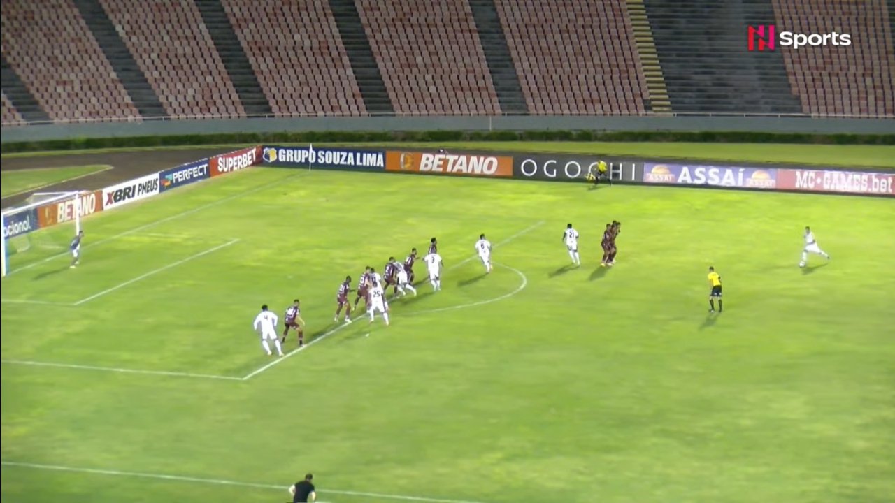 David Lucas cobrando falta (foto: Reprodução NSports)