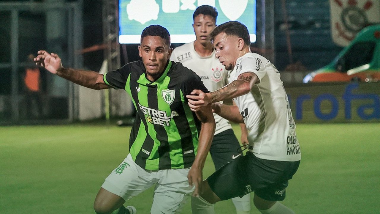 Jogadores de América e Corinthians (foto: Mateus Dahsan)