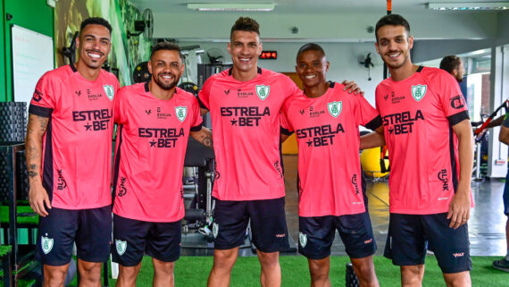 Jogadores do América (foto: Mourão Panda / América)