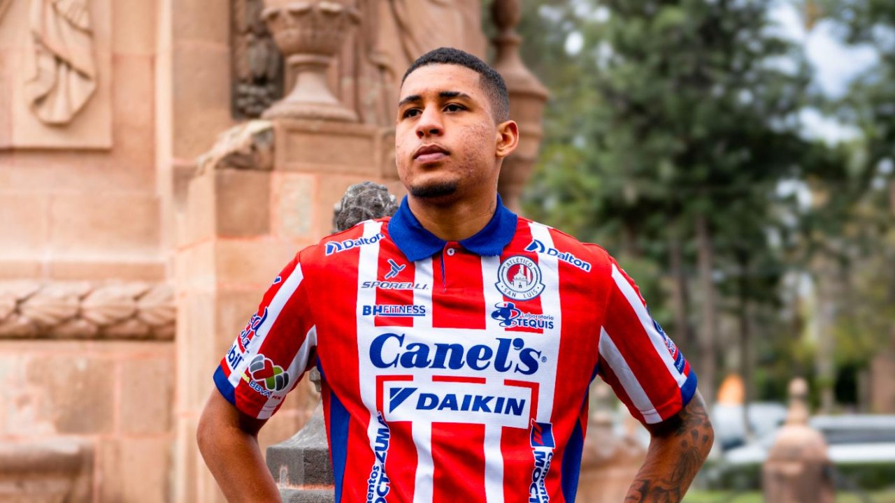 Yan Phillipe com a camisa do Atlético de San Luis (foto: Divulgação Atlético de San Luis)