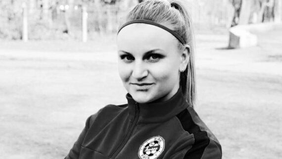 Viktoriya Kotlyarova, de 27 anos, morreu durante um bombardeio em Kiev, capital da Ucrânia. (foto: Reprodução Twitter)