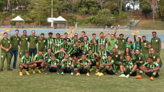 Elenco do América durante partida da Copa do Brasil Sub-20 de 2023 (foto: Mourão Panda/América)