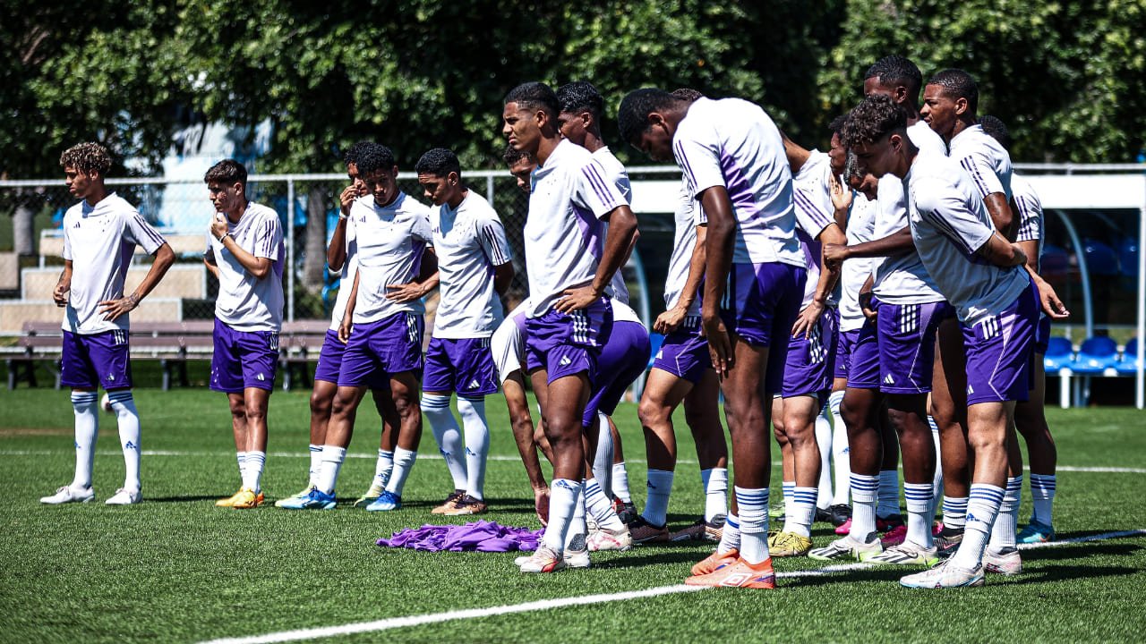 Elenco sub-20 do Cruzeiro (foto: Gustavo Martins / Cruzeiro)