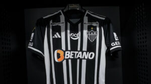 Betano seguirá estampada na parte frontal da camisa do Atlético - Crédito: 