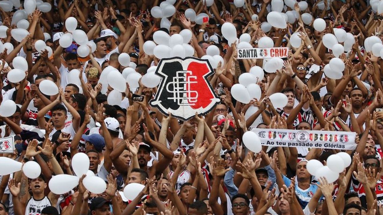 Torcida do Santa Cruz (foto: Rafael Melo)