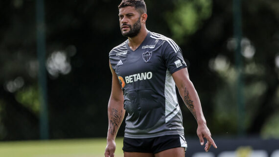 Hulk durante treino (foto: Pedro Souza/Atlético)