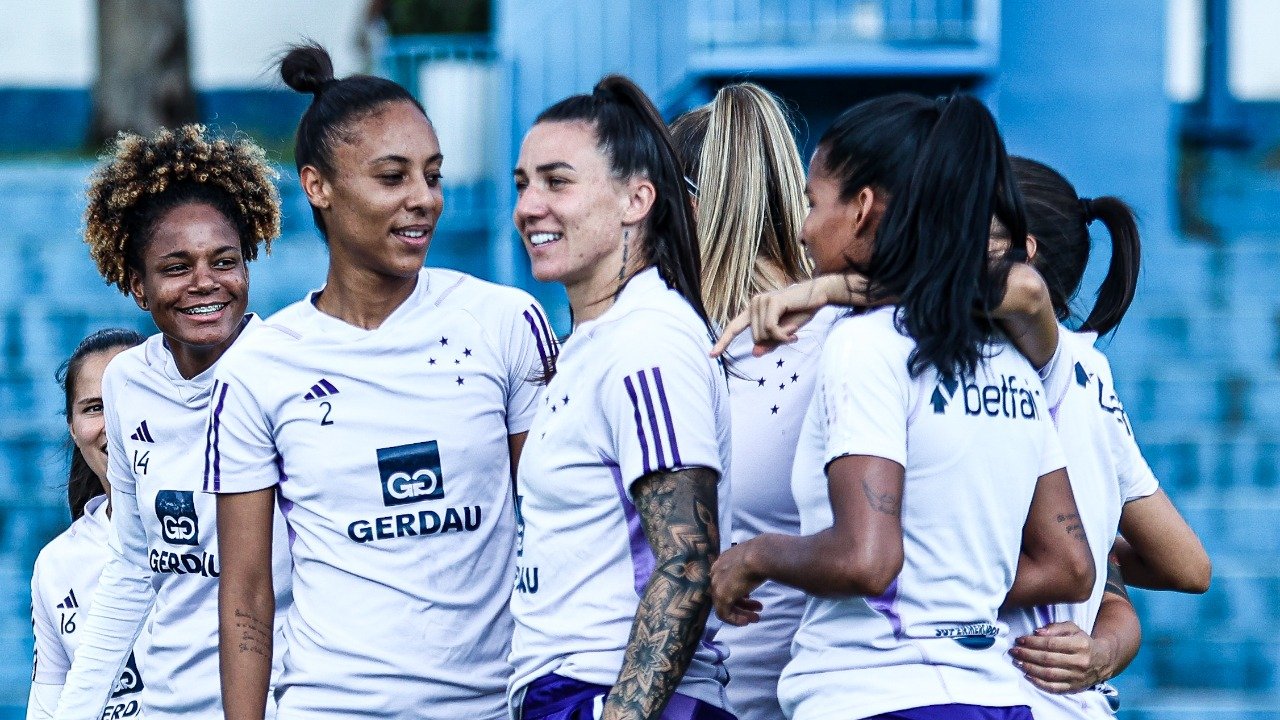 Elenco do time feminino do Cruzeiro (foto: Gustavo Martins/ Cruzeiro)