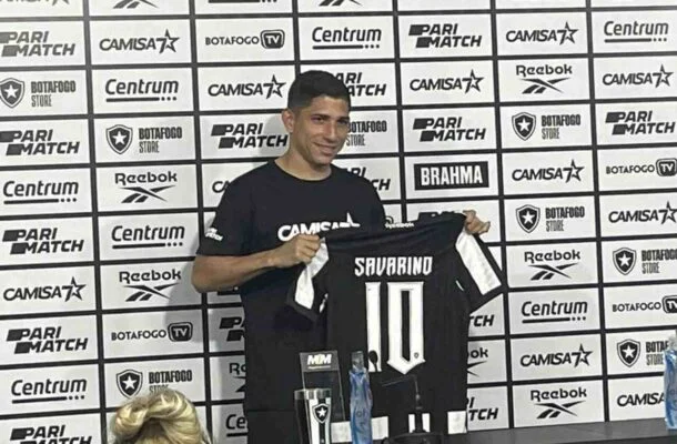 Savarino foi apresentado como jogador do Botafogo nesta sexta-feira (26/1) - (foto: Vítor Silva/Botafogo)