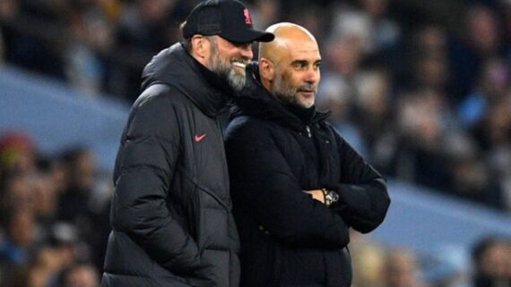 Guardiola e Klopp juntos (foto: Oli Scarff/AFP via Getty Images)