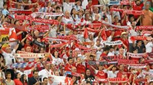 Sevilla irá prestar homenagens aos torcedores que morreram no acidente de carro  - Crédito: 