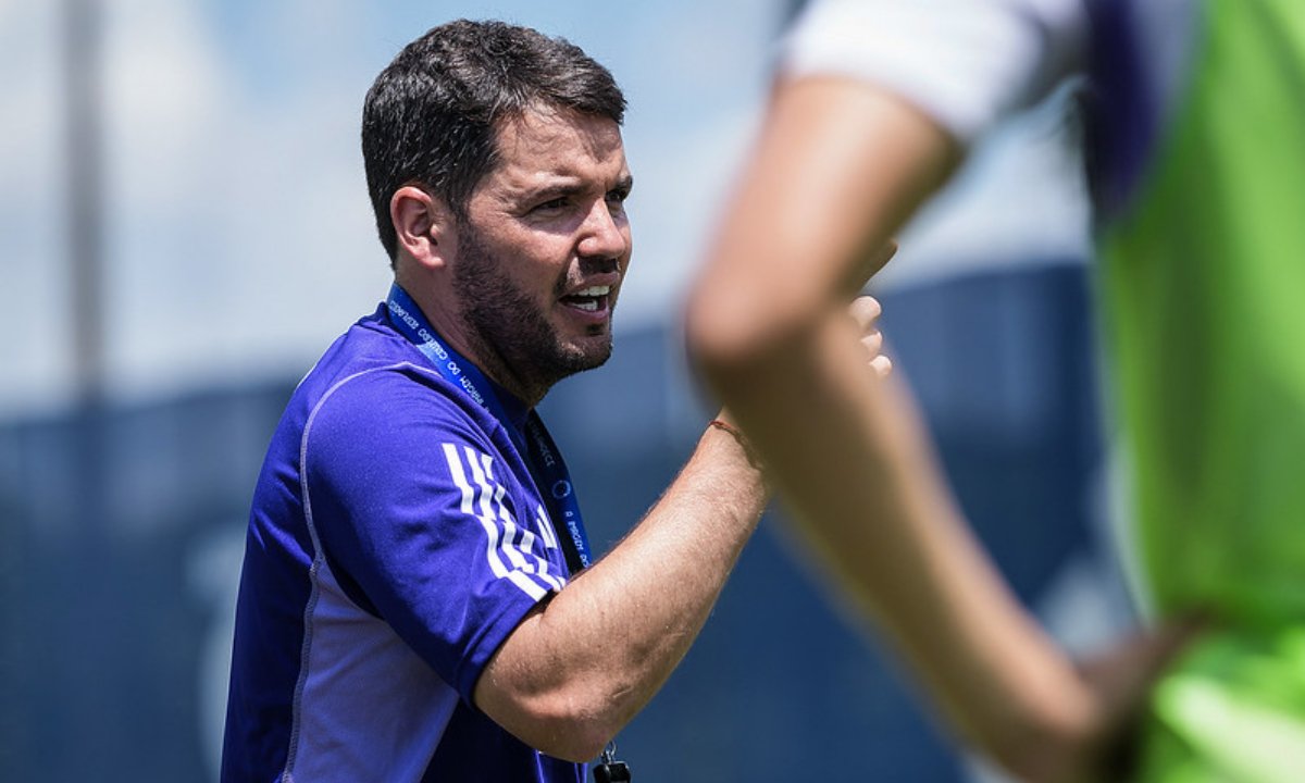 Nicolás Larcamón em treino do Cruzeiro (foto: Gustavo Aleixo/Cruzeiro)