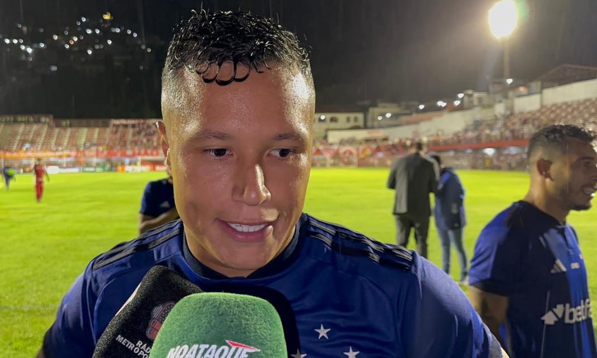 Marlon em entrevista após o jogo do Cruzeiro contra o Villa Nova (foto: Luiz Henrique Campos/D.A.Press)
