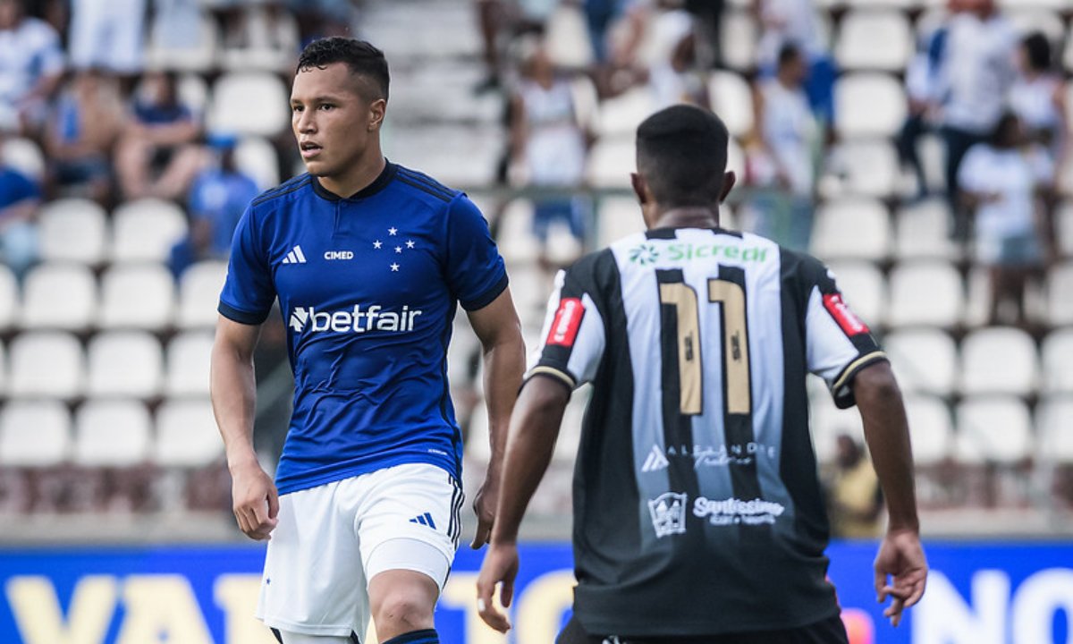 Marlon, do Cruzeiro, em jogo contra o Athletic (foto: Gustavo Aleixo/Cruzeiro)