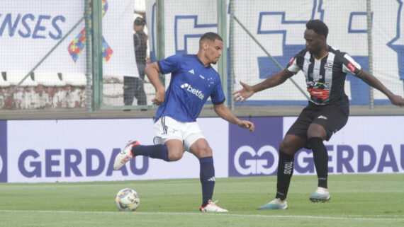 Neris, do Cruzeiro, durante jogo com Athletic (foto: Edesio Ferreira/EM/D.A.Press)