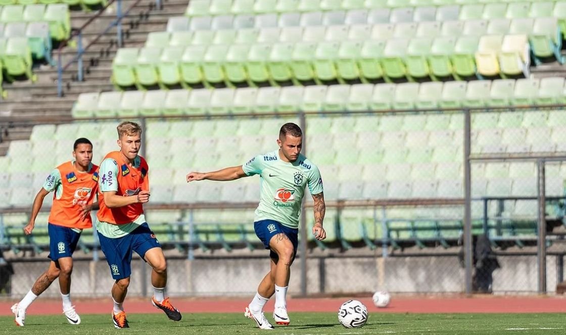 Seleção Brasileira em treino no estádio da estreia (foto: Leto Ribas/CBF/Divulgação)