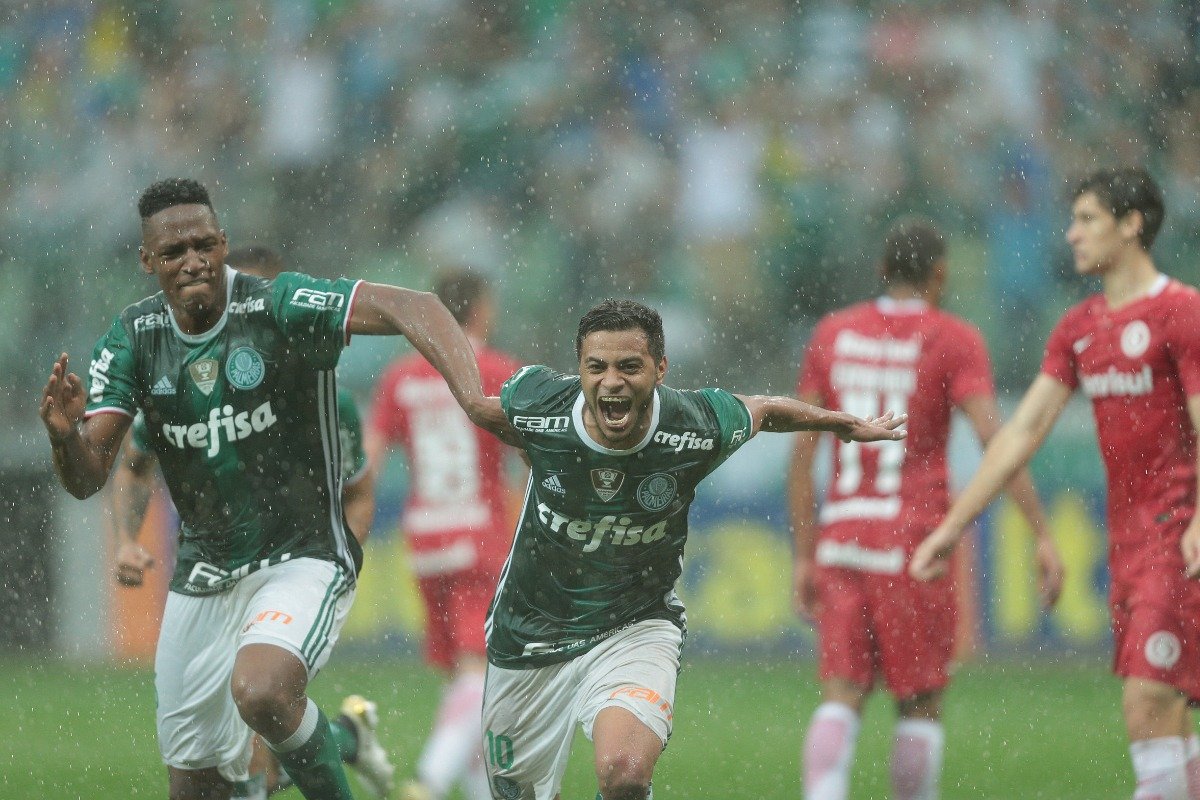 Yerry Mina e Cleiton Xavier (foto: DANIEL TEIXEIRA/ESTADAO CONTEUDO)