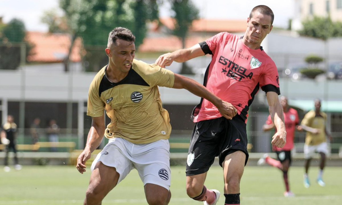 América e Athletic em jogo-treino (foto: Divulgação/América)