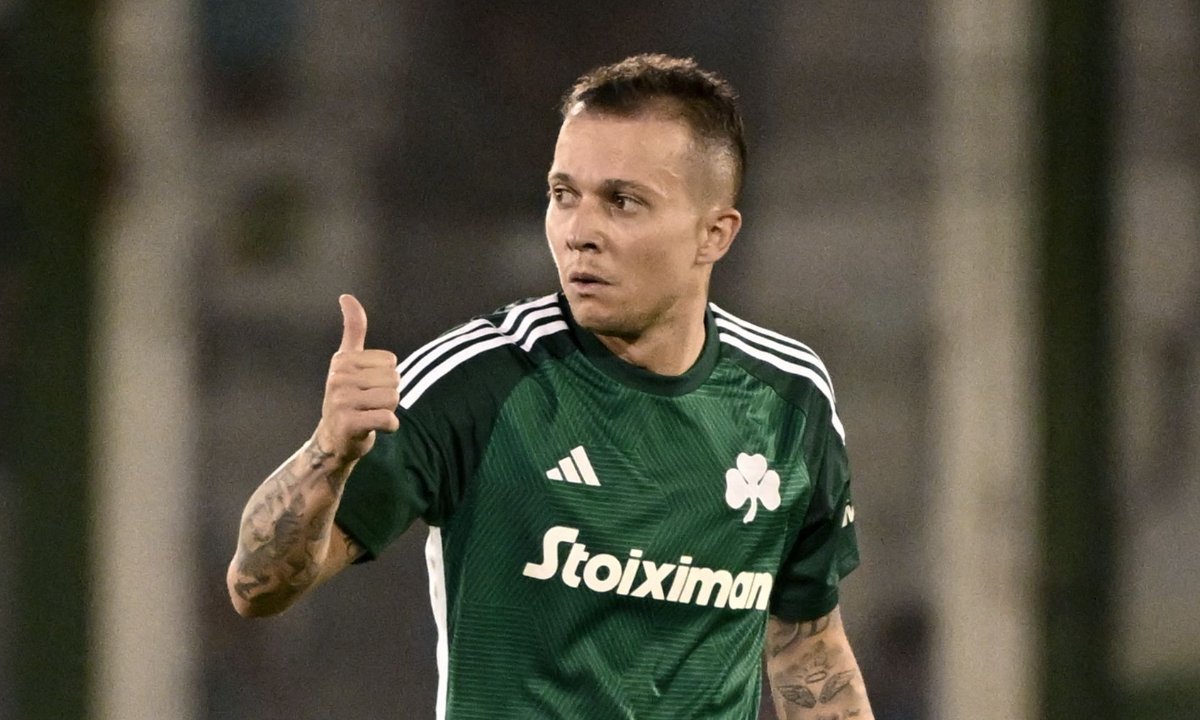 Bernard em jogo pelo Panathinaikos (foto: Angelos Tzortzinis/AFP)