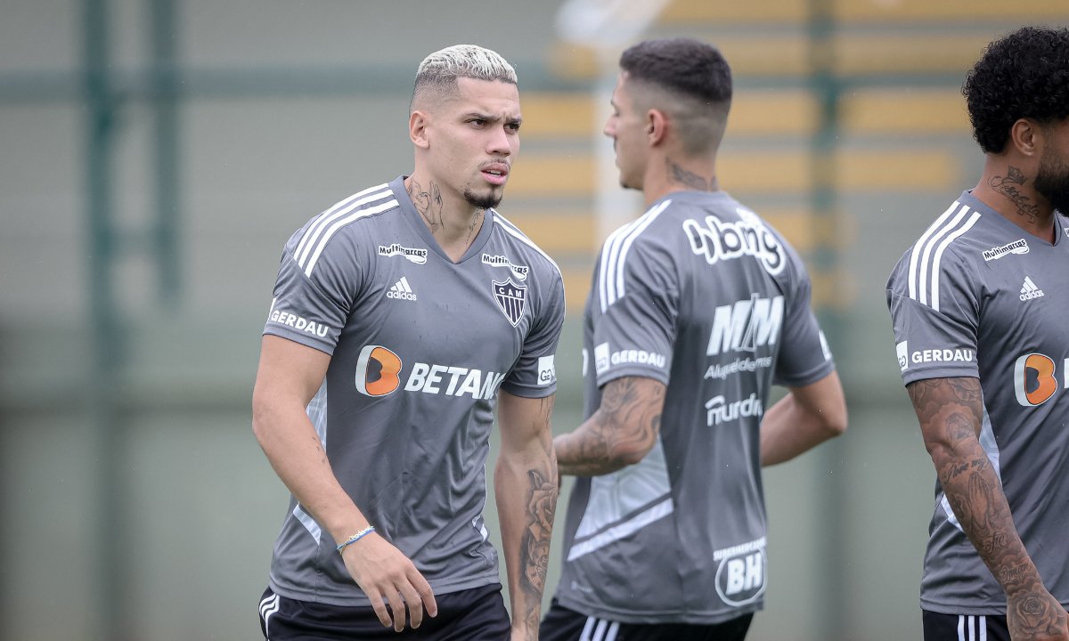 Paulinho em treino pelo Atlético na Cidade do Galo (foto: Pedro Souza/Atlético)